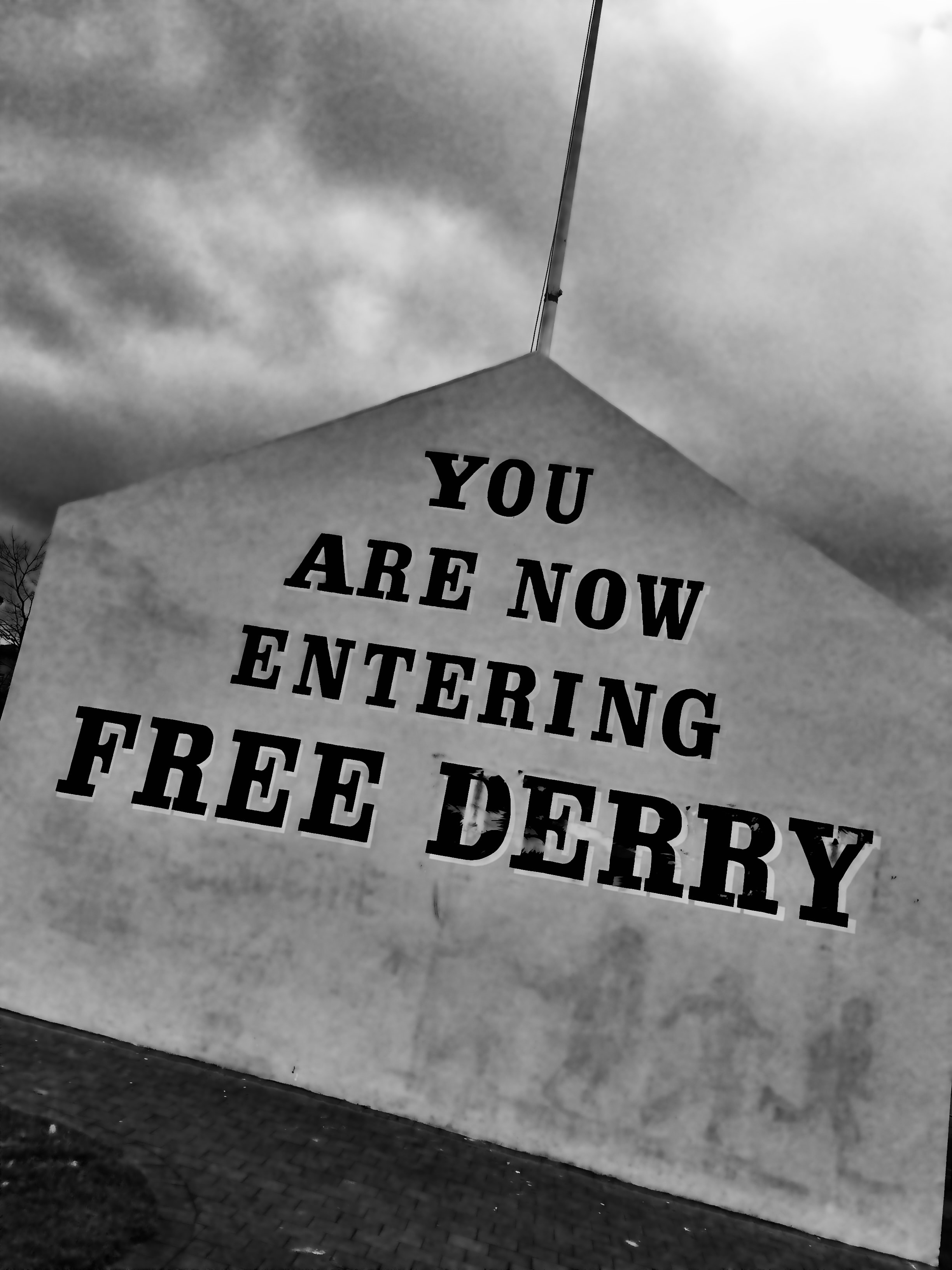 Black and white Free Derry sign